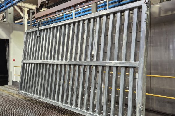 Portail industriel avant thermolaquage